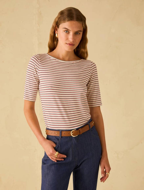 T-shirt con scollo a barchetta